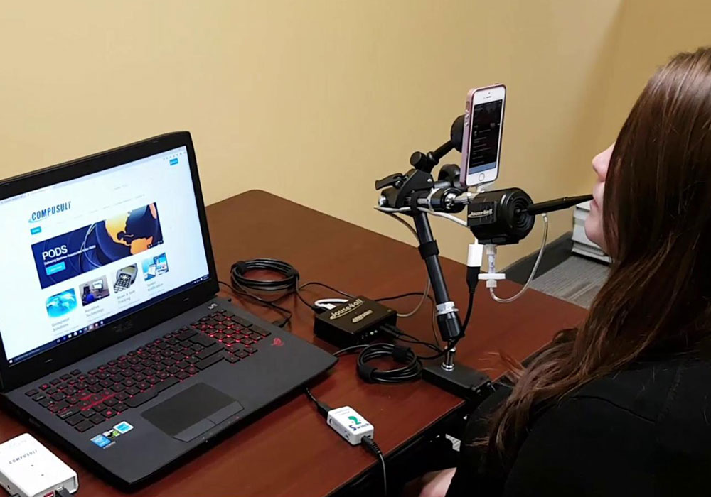 woman getting assistance on her computer from assistive devices from compusult